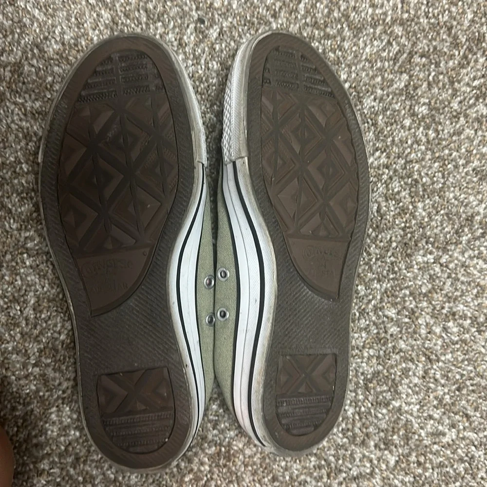 Size 7 olive green used converse shoes - Picture 3 of 3